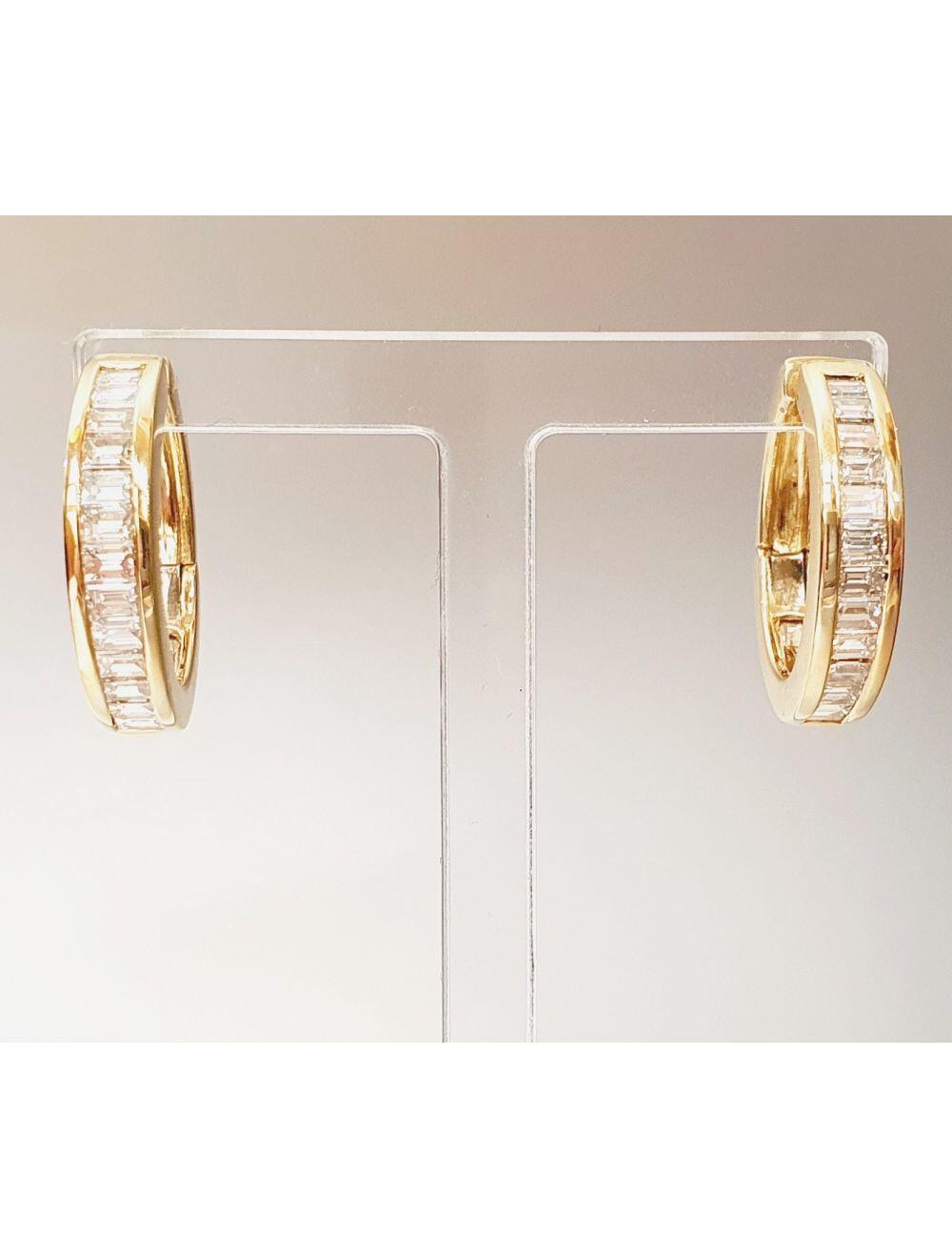 # 1.5cm Creole earrings in 18K yellow gold with 1.17ct F VS1 baguette-cut natural diamonds
