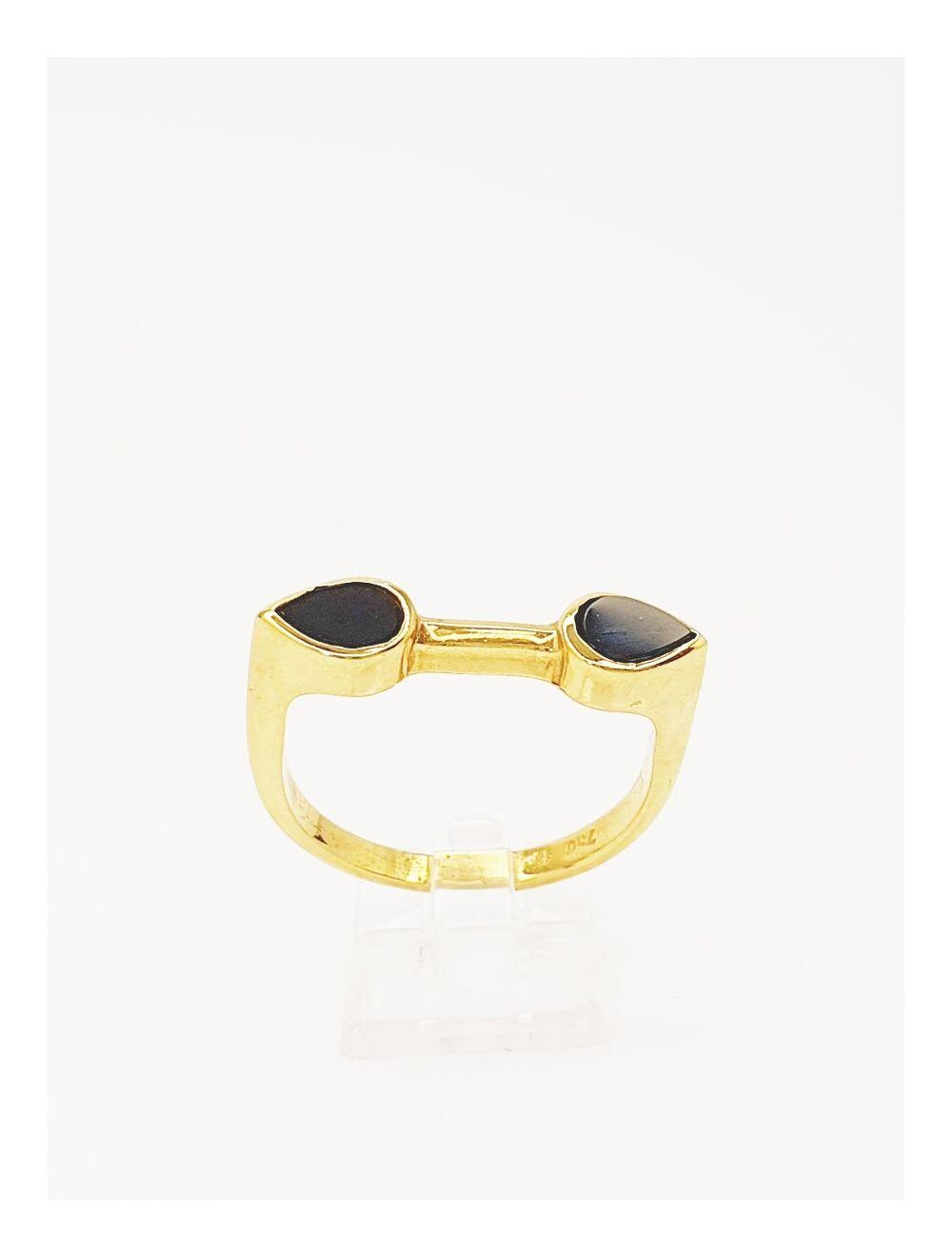 # Yellow gold ring with 2 onyx