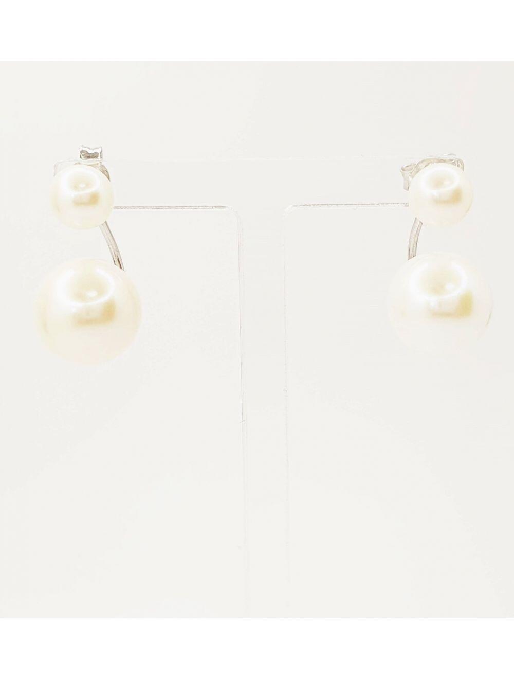 # White gold earrings with fresh water pearls