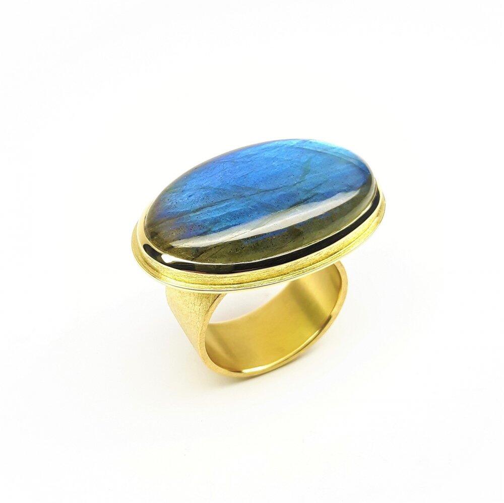 Bague en or jaune 18kt et labradorite. Pièce unique.