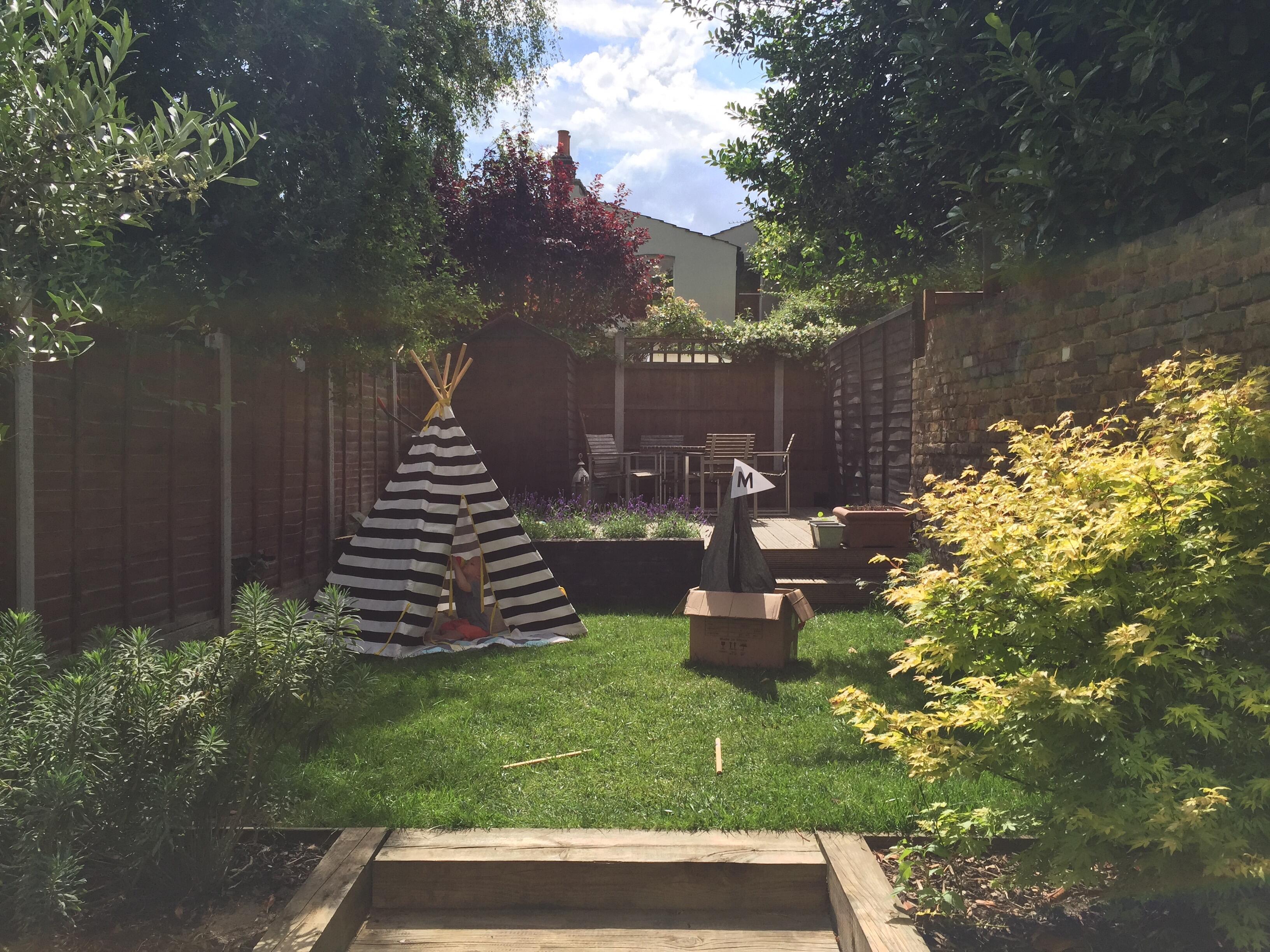 Kinder-Tipi Indianerzelt / Streifenmuster & gelber Saum