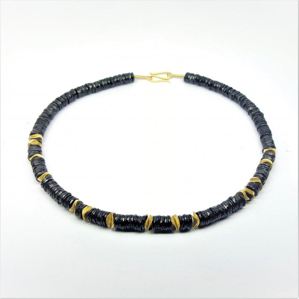 Gemstone necklace made of spinel and 18kt yellow gold elements.