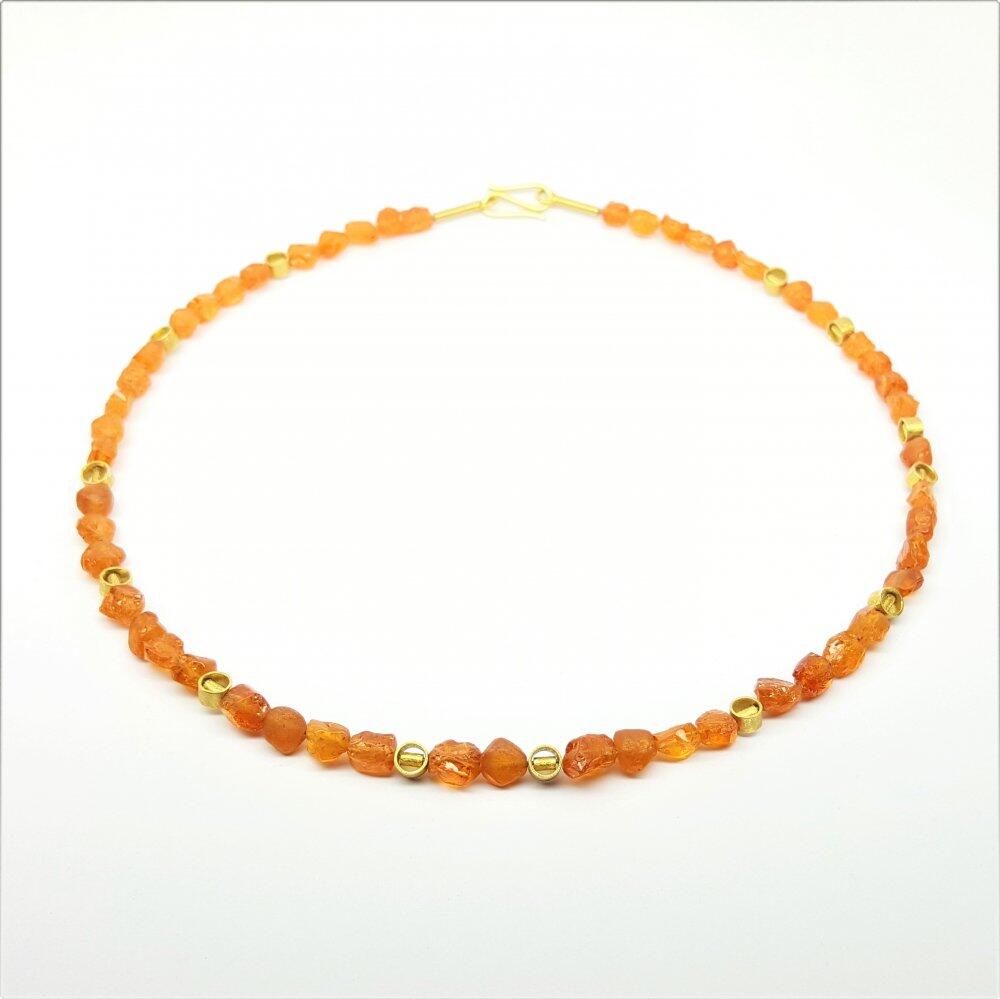 Mandarin garnet necklace with 18kt yellow gold elements.