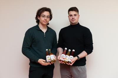 T'ees Ice Tea & Pomme d'Or Apple Juice