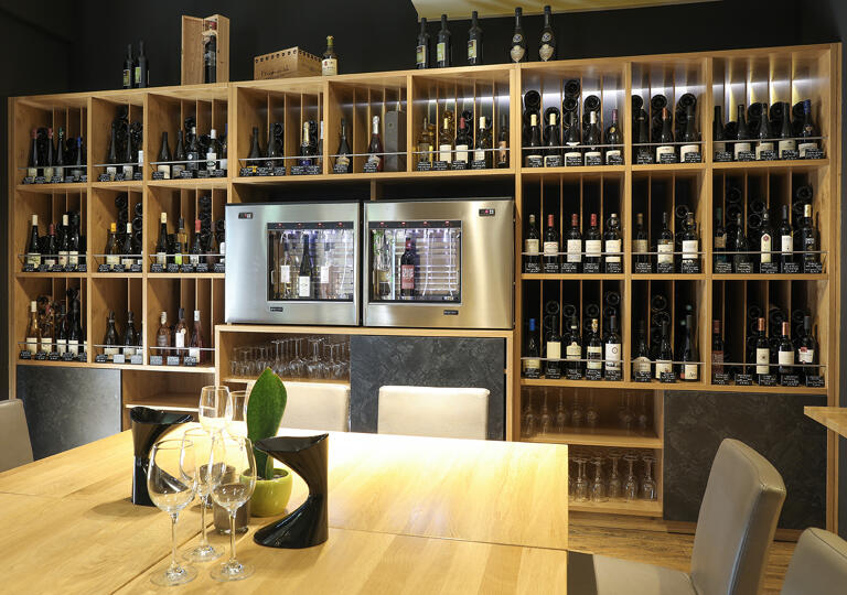 A Guddesch Vinothèque Beringen