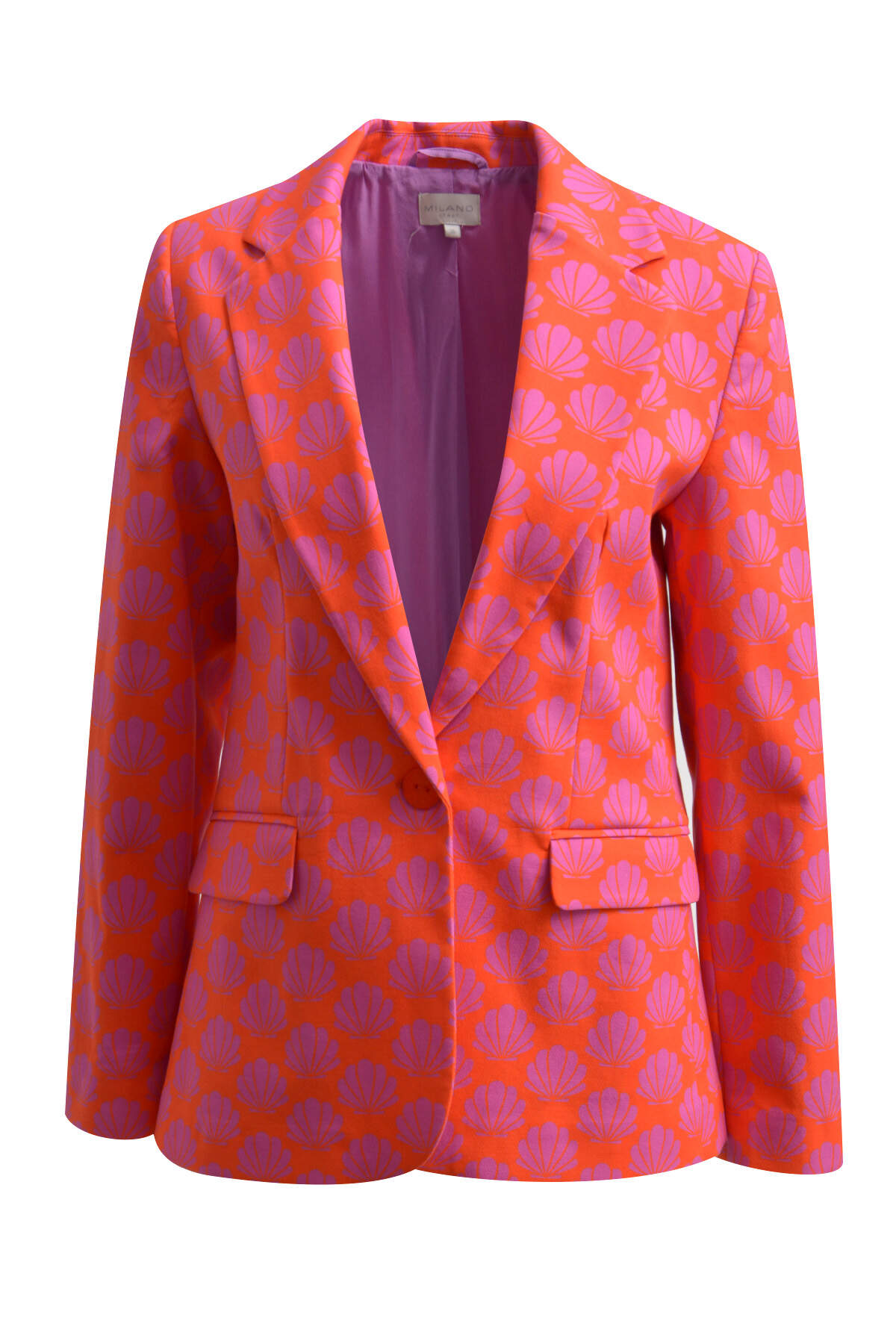 Milano Italy Blazer w collar and lapel, flap pockets and one 