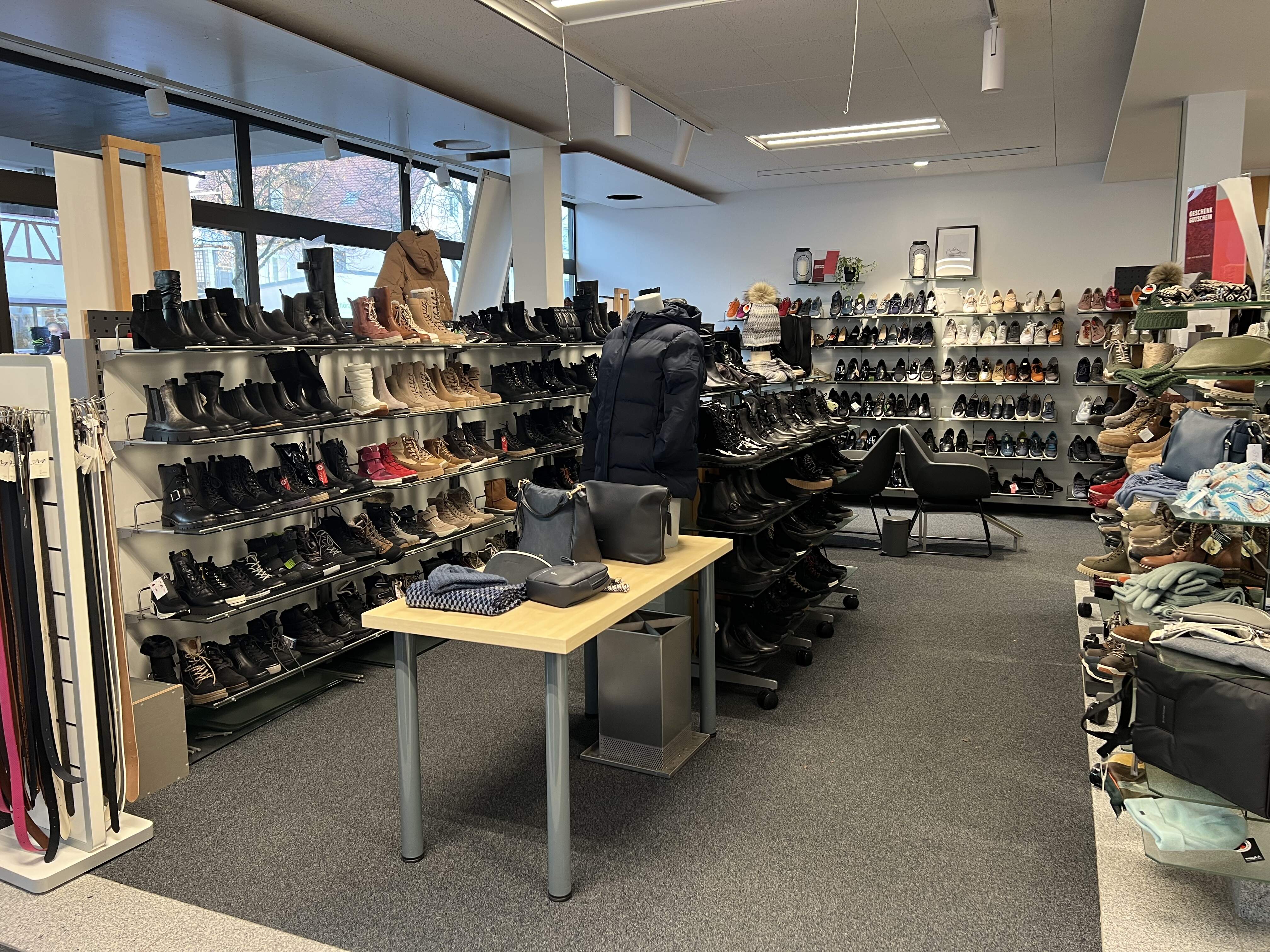 Innenansicht Schuh + Sport Rau