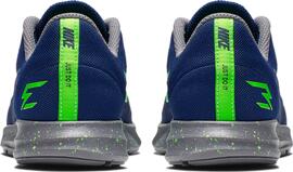 Freizeit- / Leinenschuhe NIKE