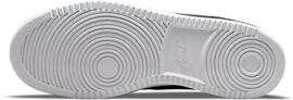 Freizeit- / Leinenschuhe NIKE