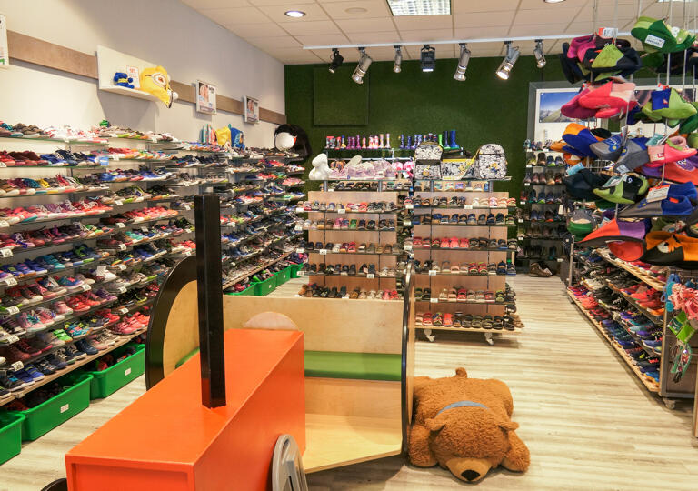 WEISS-SCHUHE (Neustadt) Neustadt