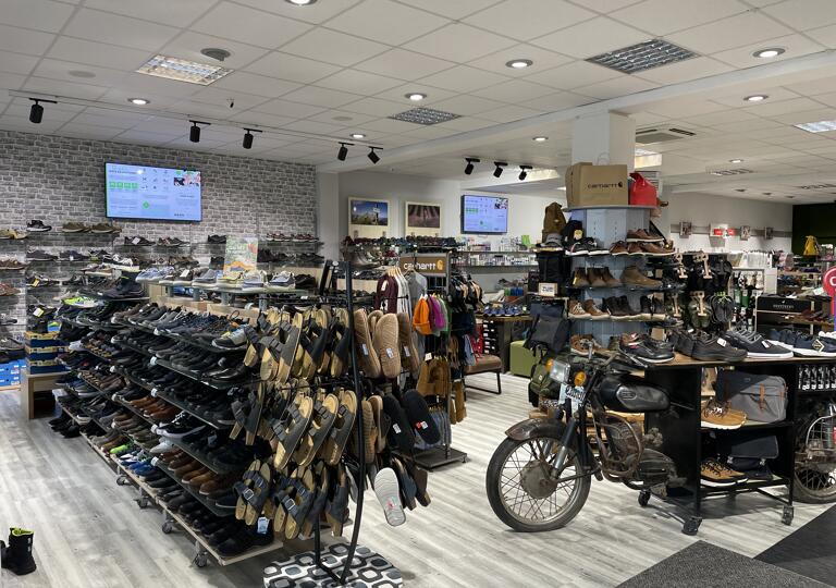 WEISS-SCHUHE (Neustadt) Neustadt