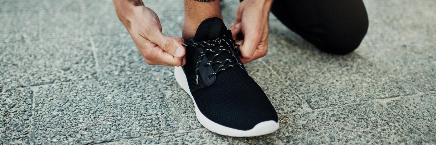 Headerbild - Sportschuhe - 1920x640 -freepik.jpg